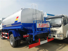 高效環(huán)保，專業(yè)守護(hù)——城市清潔與綠化好幫手 灑水車